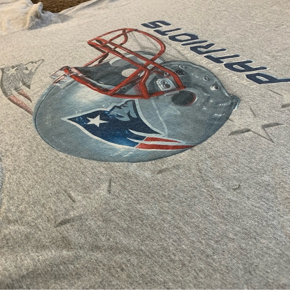 SOLD VINTAGE Y2K NEW ENGLAND PATRIOTS HELMET & LOGO NFL GRAY LARGE T-SHIRT - Picture 4 of 9